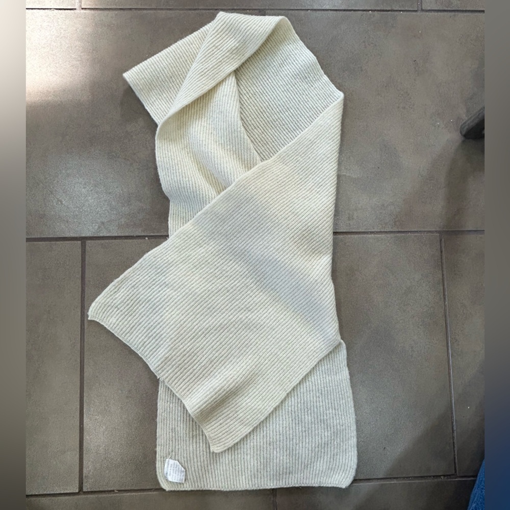 Neiman Marcus Ivory Knit 100%‎ Soft Warm  Lambswool Scarf